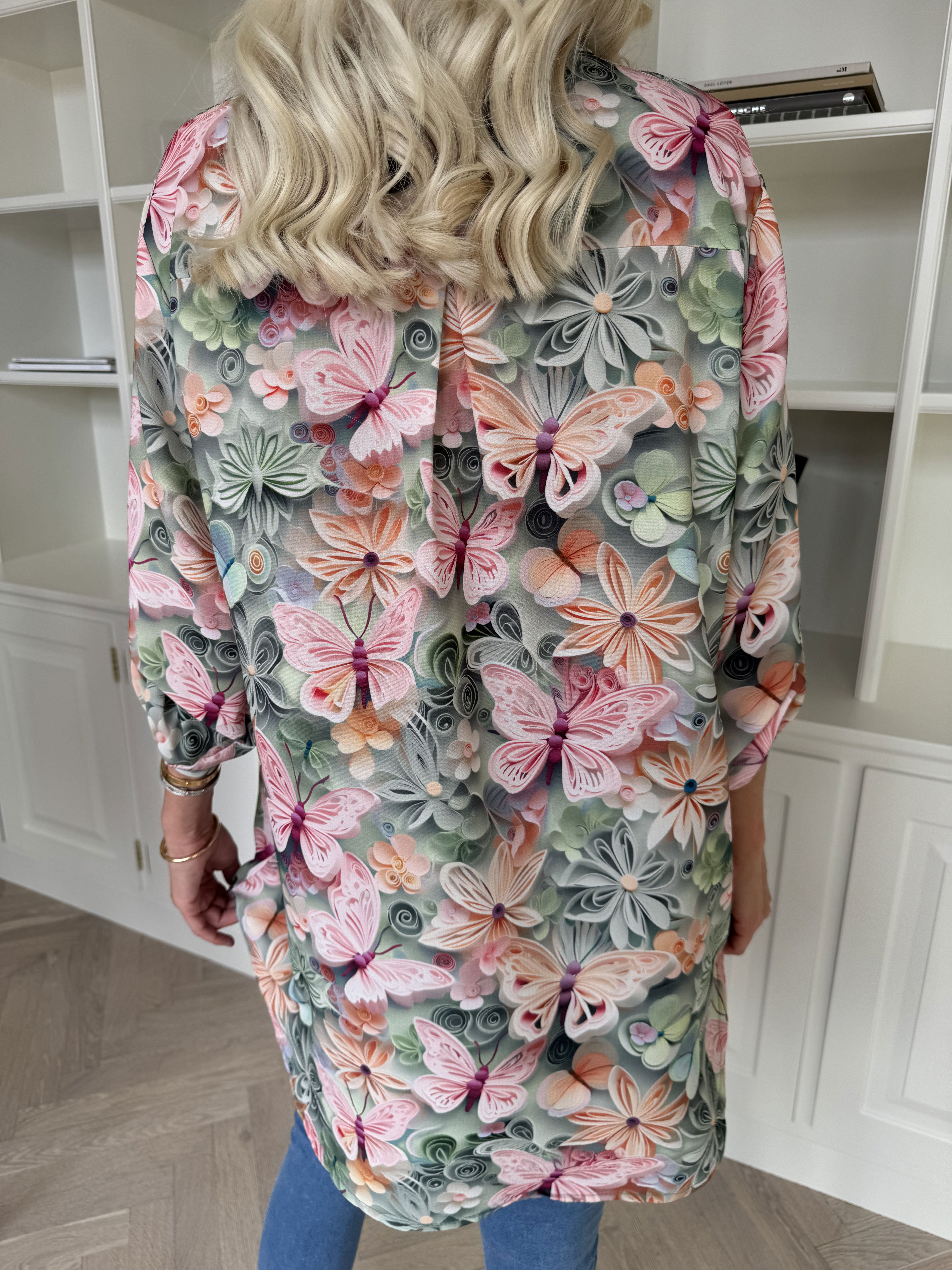 Vanesa Butterfly - Sød tunika i viskose med sommerfugleprint